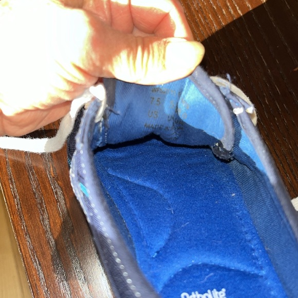 Less - Picture 3 of 5